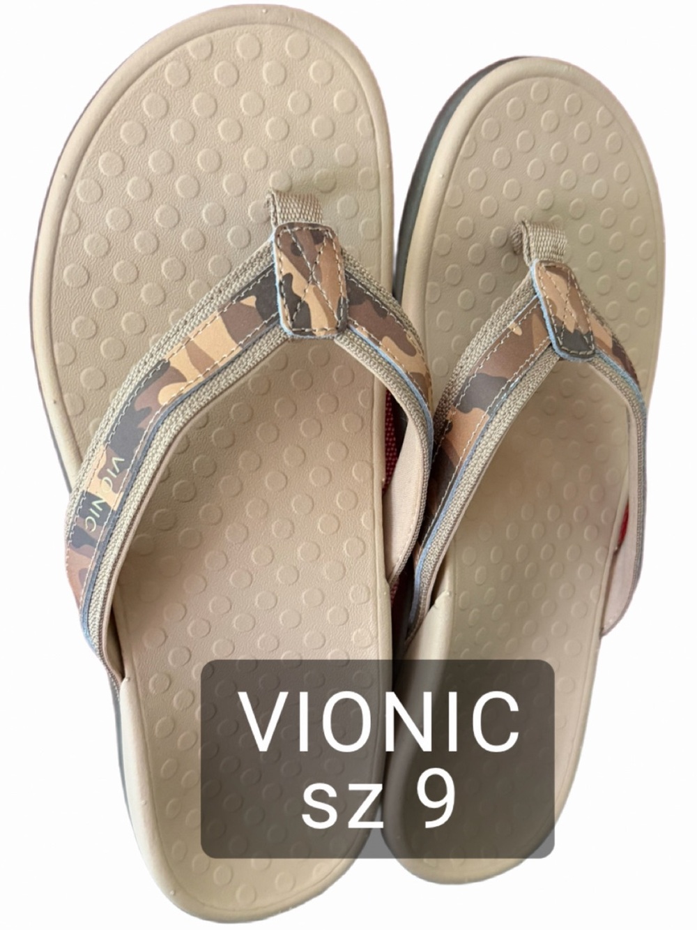 Vionic Womens Size 9 Tan Sandals with camo accents on the quality fabric💙